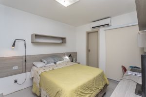 Casa à venda com 350m², 3 dormitórios, 3 suítes, 2 vagas, no bairro Ipanema em Porto Alegre