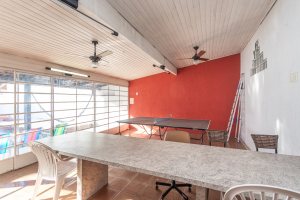 Casa à venda com 350m², 3 dormitórios, 3 suítes, 2 vagas, no bairro Ipanema em Porto Alegre