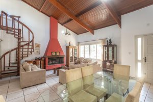 Casa à venda com 350m², 3 dormitórios, 3 suítes, 2 vagas, no bairro Ipanema em Porto Alegre