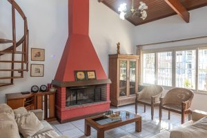 Casa à venda com 350m², 3 dormitórios, 3 suítes, 2 vagas, no bairro Ipanema em Porto Alegre