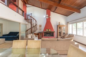 Casa à venda com 350m², 3 dormitórios, 3 suítes, 2 vagas, no bairro Ipanema em Porto Alegre