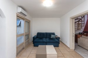 Casa à venda com 350m², 3 dormitórios, 3 suítes, 2 vagas, no bairro Ipanema em Porto Alegre