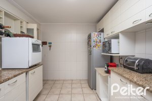 Casa em Condomínio à venda com 340m², 3 dormitórios, 1 suíte, 2 vagas, no bairro Jardim Isabel em Porto Alegre