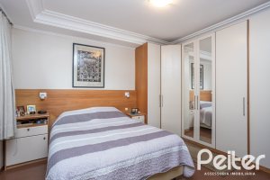 Casa em Condomínio à venda com 340m², 3 dormitórios, 1 suíte, 2 vagas, no bairro Jardim Isabel em Porto Alegre