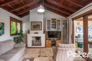 Casa em Condomínio à venda com 340m², 3 dormitórios, 1 suíte, 2 vagas, no bairro Jardim Isabel em Porto Alegre