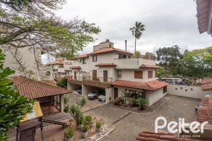 Casa em Condomínio à venda com 340m², 3 dormitórios, 1 suíte, 2 vagas, no bairro Jardim Isabel em Porto Alegre
