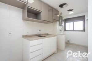 Apartamento à venda com 90m², 3 dormitórios, 1 suíte, 2 vagas, no bairro Tristeza em PORTO ALEGRE