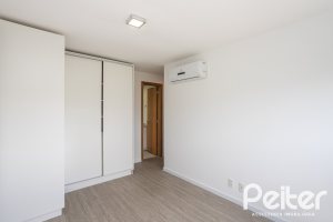 Apartamento à venda com 90m², 3 dormitórios, 1 suíte, 2 vagas, no bairro Tristeza em PORTO ALEGRE
