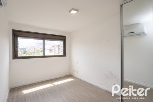 Apartamento à venda com 90m², 3 dormitórios, 1 suíte, 2 vagas, no bairro Tristeza em PORTO ALEGRE