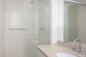 Apartamento à venda com 90m², 3 dormitórios, 1 suíte, 2 vagas, no bairro Tristeza em PORTO ALEGRE