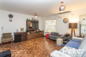 Casa em Condomínio à venda com 133m², 3 dormitórios, 1 suíte, 2 vagas, no bairro Tristeza em Porto Alegre