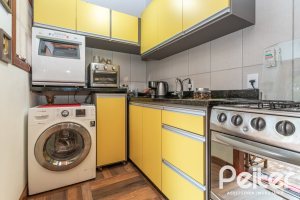 Casa em Condomínio à venda com 133m², 3 dormitórios, 1 suíte, 2 vagas, no bairro Tristeza em Porto Alegre