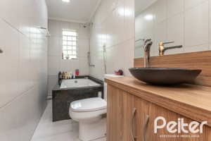 Casa em Condomínio à venda com 133m², 3 dormitórios, 1 suíte, 2 vagas, no bairro Tristeza em Porto Alegre