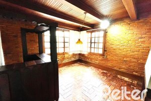 Casa à venda com 338m², 6 dormitórios, 3 suítes, 4 vagas, no bairro Ipanema em Porto Alegre