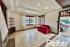 Casa à venda com 338m², 6 dormitórios, 3 suítes, 4 vagas, no bairro Ipanema em Porto Alegre