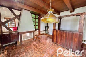 Casa à venda com 338m², 6 dormitórios, 3 suítes, 4 vagas, no bairro Ipanema em Porto Alegre