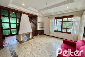 Casa à venda com 338m², 6 dormitórios, 3 suítes, 4 vagas, no bairro Ipanema em Porto Alegre