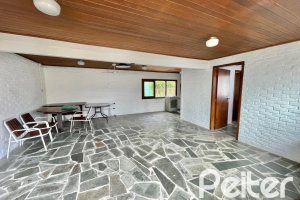 Casa à venda com 338m², 6 dormitórios, 3 suítes, 4 vagas, no bairro Ipanema em Porto Alegre