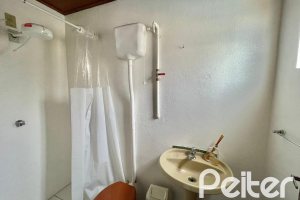 Casa à venda com 338m², 6 dormitórios, 3 suítes, 4 vagas, no bairro Ipanema em Porto Alegre
