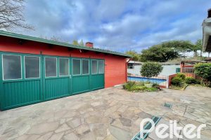 Casa à venda com 338m², 6 dormitórios, 3 suítes, 4 vagas, no bairro Ipanema em Porto Alegre