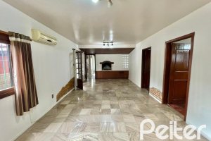 Casa à venda com 338m², 6 dormitórios, 3 suítes, 4 vagas, no bairro Ipanema em Porto Alegre