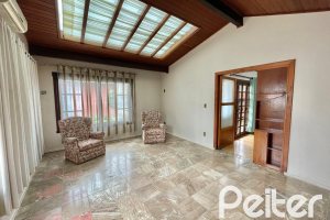 Casa à venda com 338m², 6 dormitórios, 3 suítes, 4 vagas, no bairro Ipanema em Porto Alegre