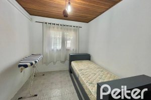 Casa à venda com 338m², 6 dormitórios, 3 suítes, 4 vagas, no bairro Ipanema em Porto Alegre