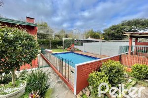 Casa à venda com 338m², 6 dormitórios, 3 suítes, 4 vagas, no bairro Ipanema em Porto Alegre