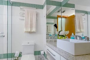 Apartamento à venda com 120m², 3 dormitórios, 3 suítes, 2 vagas, no bairro Menino Deus em Porto Alegre