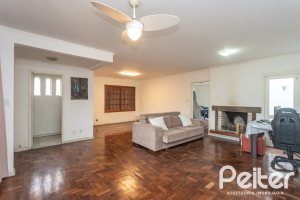 Casa à venda com 272m², 3 dormitórios, 2 suítes, 2 vagas, no bairro Ipanema em Porto Alegre