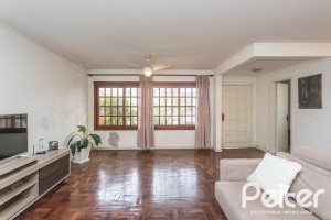 Casa à venda com 272m², 3 dormitórios, 2 suítes, 2 vagas, no bairro Ipanema em Porto Alegre