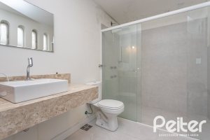 Casa à venda com 272m², 3 dormitórios, 2 suítes, 2 vagas, no bairro Ipanema em Porto Alegre