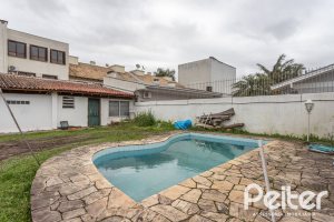 Casa à venda com 272m², 3 dormitórios, 2 suítes, 2 vagas, no bairro Ipanema em Porto Alegre