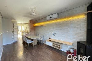 Casa à venda com 85m², 2 dormitórios, 2 vagas, no bairro Hípica em Porto Alegre