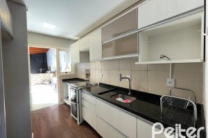 Casa à venda com 85m², 2 dormitórios, 2 vagas, no bairro Hípica em Porto Alegre