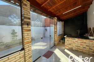 Casa à venda com 85m², 2 dormitórios, 2 vagas, no bairro Hípica em Porto Alegre