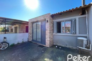 Casa à venda com 85m², 2 dormitórios, 2 vagas, no bairro Hípica em Porto Alegre