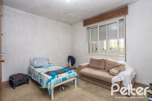 Casa à venda com 195m², 5 dormitórios, 1 suíte, 2 vagas, no bairro Tristeza em Porto Alegre