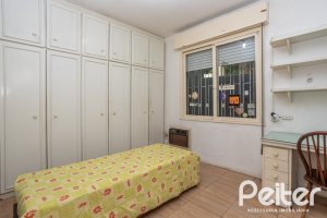 Casa à venda com 195m², 5 dormitórios, 1 suíte, 2 vagas, no bairro Tristeza em Porto Alegre