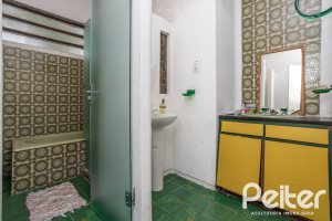 Casa à venda com 195m², 5 dormitórios, 1 suíte, 2 vagas, no bairro Tristeza em Porto Alegre