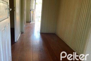 Casa à venda com 150m², 3 dormitórios, 2 vagas, no bairro Cristal em Porto Alegre