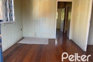 Casa à venda com 150m², 3 dormitórios, 2 vagas, no bairro Cristal em Porto Alegre