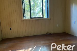 Casa à venda com 150m², 3 dormitórios, 2 vagas, no bairro Cristal em Porto Alegre