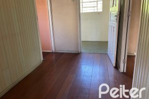 Casa à venda com 150m², 3 dormitórios, 2 vagas, no bairro Cristal em Porto Alegre
