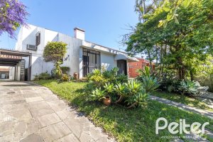 Casa à venda com 310m², 3 dormitórios, 1 suíte, 4 vagas, no bairro Ipanema em Porto Alegre