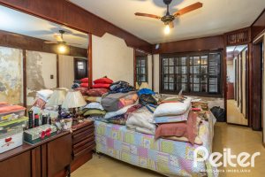 Casa à venda com 310m², 3 dormitórios, 1 suíte, 4 vagas, no bairro Ipanema em Porto Alegre