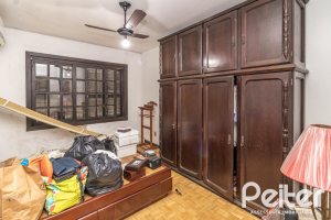 Casa à venda com 310m², 3 dormitórios, 1 suíte, 4 vagas, no bairro Ipanema em Porto Alegre