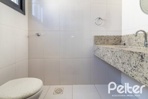 Casa à venda com 310m², 3 dormitórios, 1 suíte, 4 vagas, no bairro Ipanema em Porto Alegre