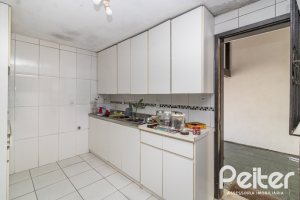 Casa à venda com 310m², 3 dormitórios, 1 suíte, 4 vagas, no bairro Ipanema em Porto Alegre