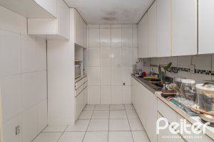 Casa à venda com 310m², 3 dormitórios, 1 suíte, 4 vagas, no bairro Ipanema em Porto Alegre